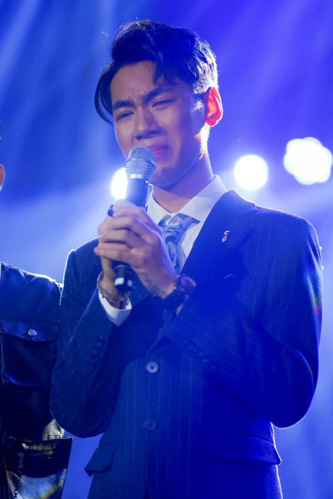 jack-k-icm-bat-khoc-khi-mv-moi-dat-top-4-bang-xep-hang-the-gioi-9-15779842844581493560148-ngoisao.vn-w650-h975 1