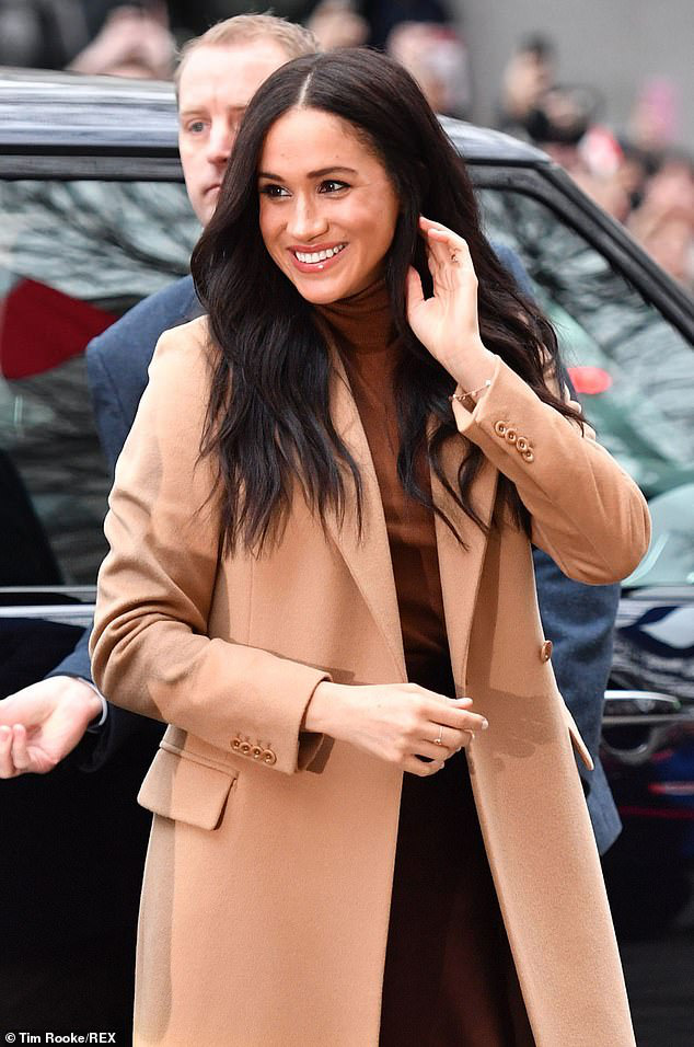 Vừa 'khôn hết phần thiên hạ' khi rút khỏi vai trò thành viên Hoàng gia cao cấp, Meghan về Canada khiến Hoàng tử Harry rơi vào tình cảnh không thể thảm hơn 1