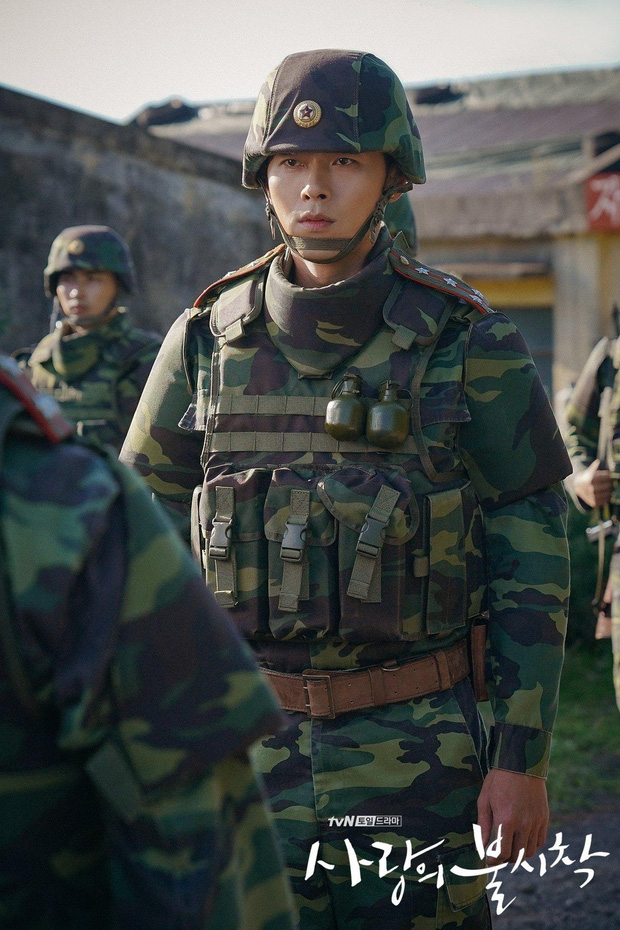 Quân nhân Hyun Bin ngoài đời thực 'ngầu' không kém gì lính Bắc Hàn, phải chăng ekip định cast bằng được anh khi xem loạt ảnh này? 12