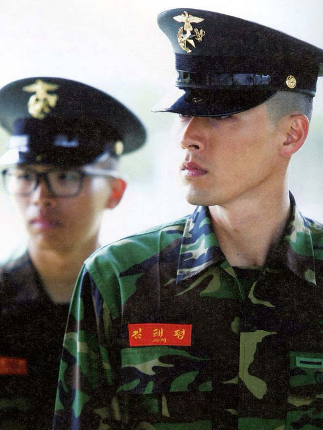 Quân nhân Hyun Bin ngoài đời thực 'ngầu' không kém gì lính Bắc Hàn, phải chăng ekip định cast bằng được anh khi xem loạt ảnh này? 16