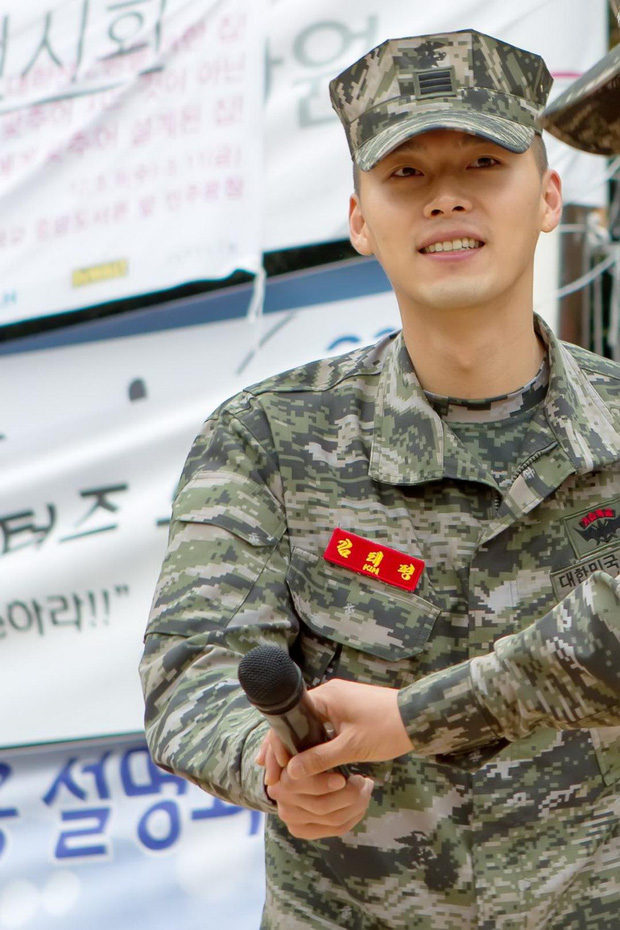 Quân nhân Hyun Bin ngoài đời thực 'ngầu' không kém gì lính Bắc Hàn, phải chăng ekip định cast bằng được anh khi xem loạt ảnh này? 6