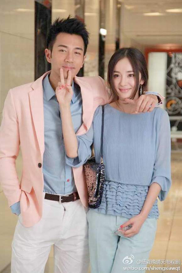 Bố Lưu Khải Uy bật khóc trên sóng trực tiếp, nói về con dâu cũ Dương Mịch sau tròn 1 năm cặp đôi vàng ly dị 1