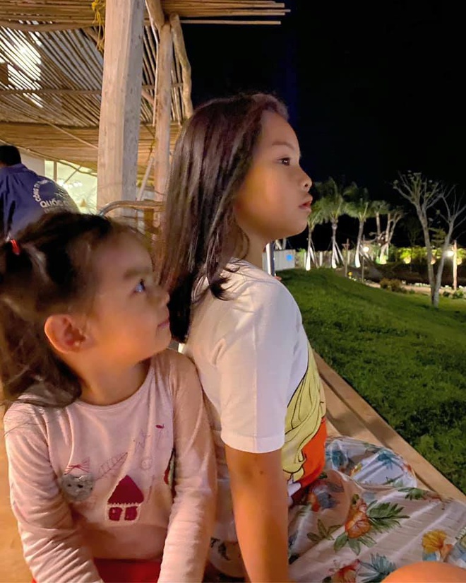 Phạm Quỳnh Anh chia tay hai con gái 4