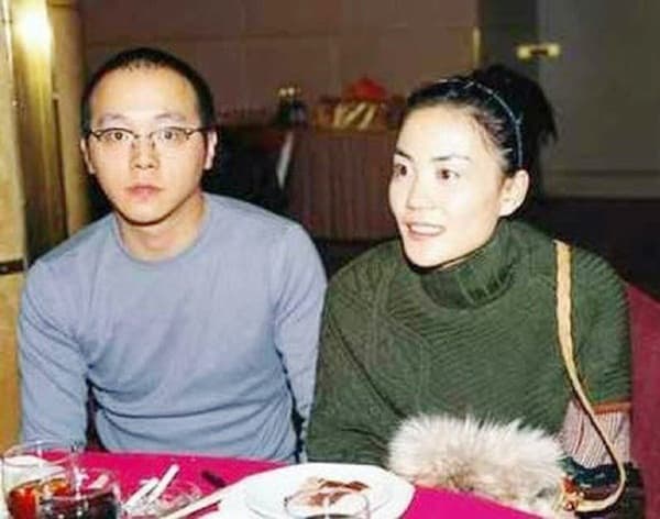 Bức ảnh mới nhất của Vương Phi 51 tuổi: Làn da căng bóng, vóc dáng đẹp mê hồn, nhìn sang chồng cũ Đậu Duy khác hẳn 5
