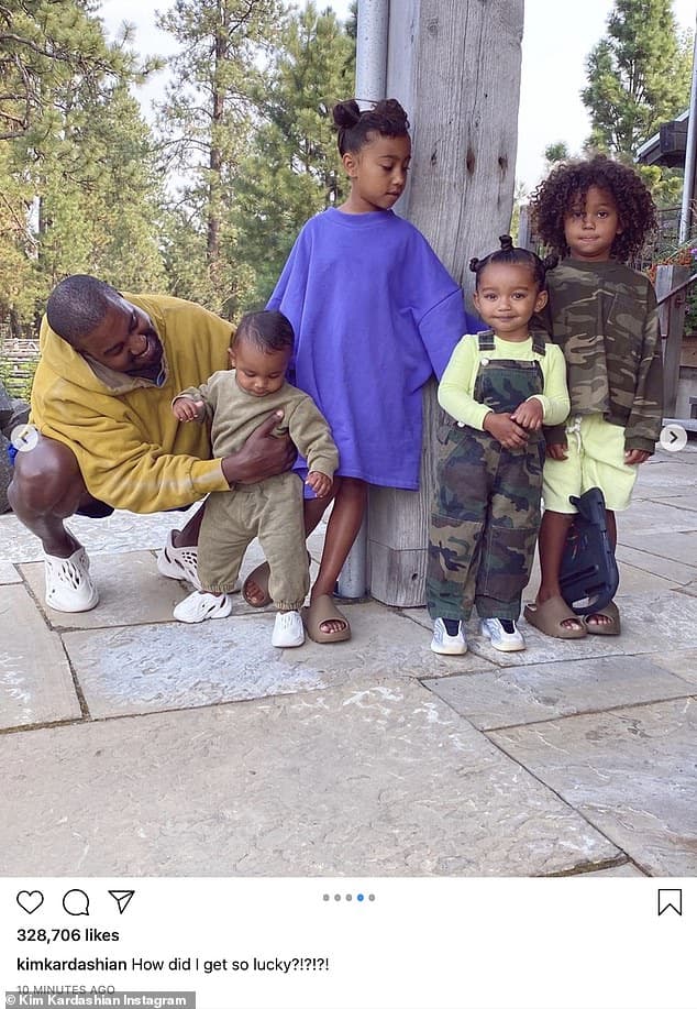 Kim Kardashian khoe ảnh gia đình hạnh phúc bên Kayne West và 4 con sau khi rộ tin đồn ly hôn 4