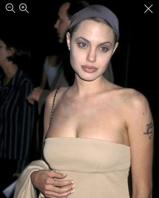 Angelina Jolie 0
