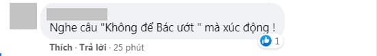 Khoảnh khắc xúc động người đàn ông che mũ cho tượng Bác trong mưa lũ 4