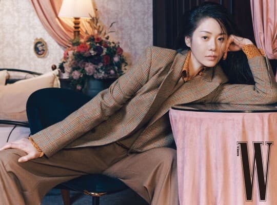 Á hậu Go Hyun Jung khoe chân dài nuột nà ở tuổi 50 5