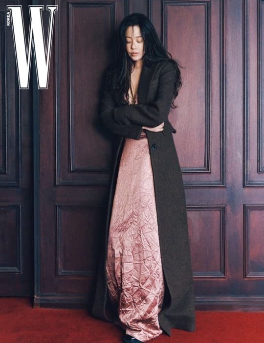 Á hậu Go Hyun Jung khoe chân dài nuột nà ở tuổi 50 4