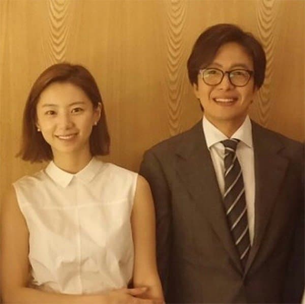 Vợ Bae Yong Joon lần đầu xuất hiện sau scandal đút lót bác sĩ 2
