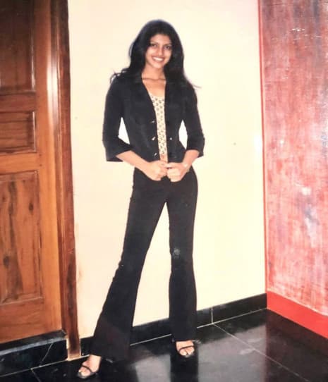 Hành trình 'lột xác' của cựu Hoa hậu thế giới Priyanka Chopra 10