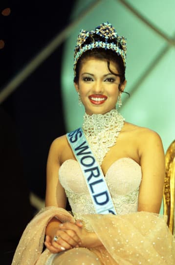 Hành trình 'lột xác' của cựu Hoa hậu thế giới Priyanka Chopra 1