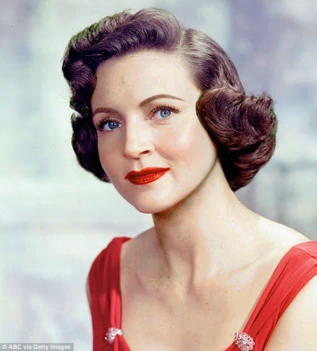  'Cô gái vàng' Hollywood một thời Betty White kỷ niệm sinh nhật tuổi 99 và chia sẻ bí quyết sống thọ 7