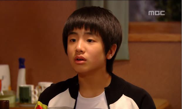 Rộ tin sao nhí quay lén tống tiền bạn gái là diễn viên 'Truyền thuyết Jumong', đóng em trai Yoon Eun Hye trong 'Hoàng Cung' 4