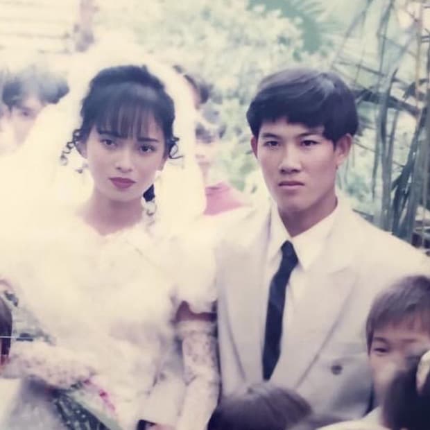 Ảnh cưới của bố mẹ 'Chương Tử Di bản Việt' gây sốt, nhìn là hiểu sao con gái leo Top 1 tìm kiếm Weibo 0