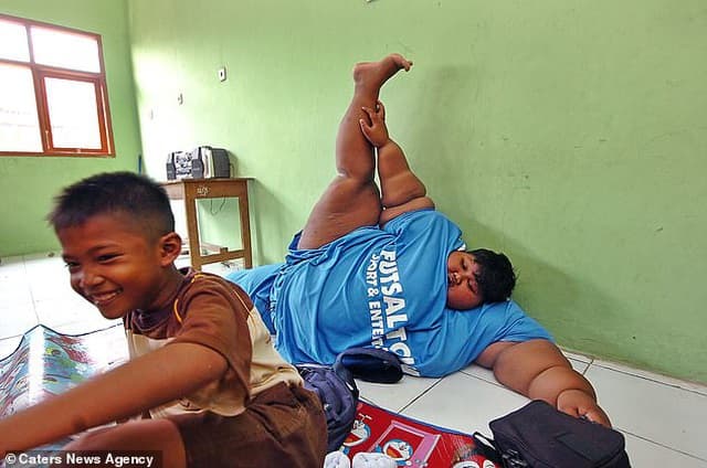 Cậu bé béo nhất thế giới nặng 200kg, miệt mài giảm cân 4 năm giờ gây sốc với diện mạo không thể nhận ra 7