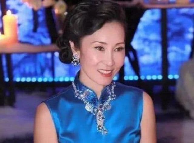 5 người vợ nổi tiếng vừa giàu, xinh đẹp ở Trung Quốc 0