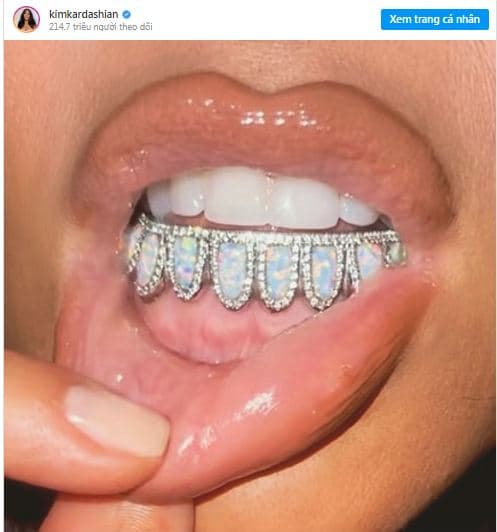  Kim Kardashian khoe vòng cổ kim cương mới trị giá gần tỷ đồng 0