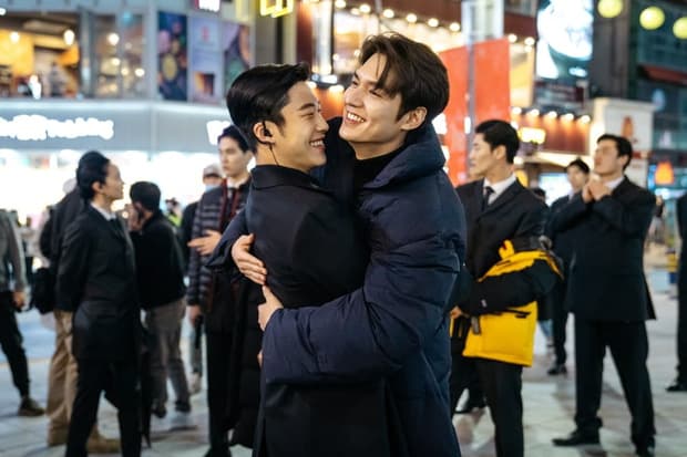 Khoảnh khắc 'đam mỹ trá hình' của nam thần xứ Hàn: Song Joong Ki và Lee Min Ho 'cua trai' ngọt xớt nhưng vẫn không qua được nụ hôn của Park Seo Joon 6