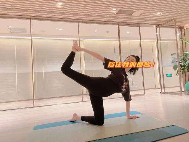 Cựu siêu mẫu Hề Mộng Dao khoe ảnh tập yoga lúc mang bầu 3 tháng, thân hình khiến cư dân mạng phải kinh ngạc  0