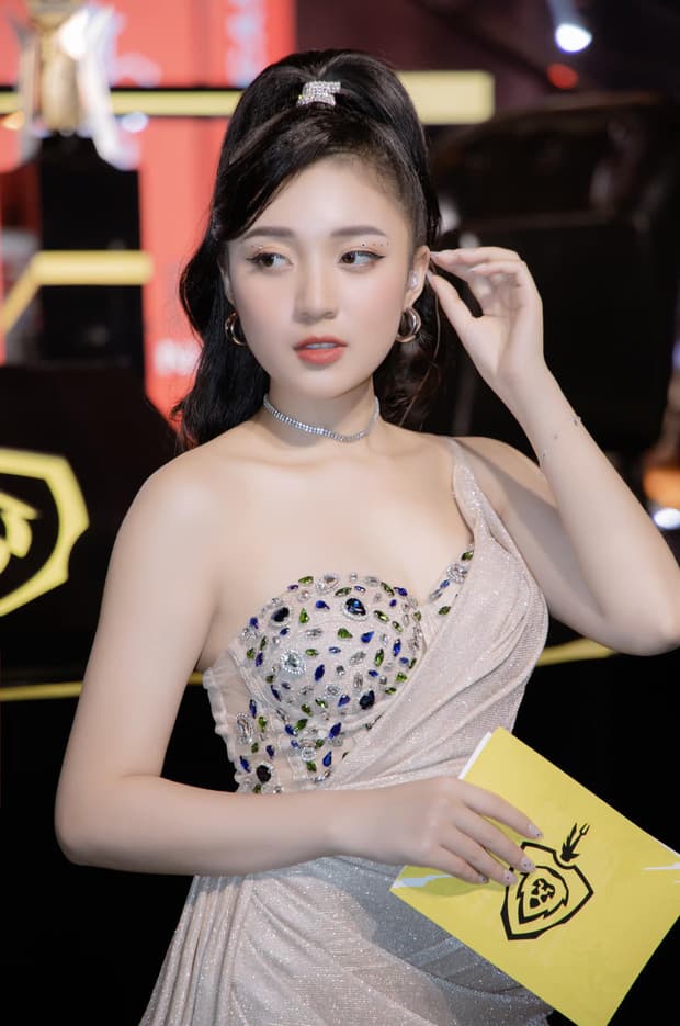 'MC quốc dân' Phương Thảo bất ngờ công khai bạn trai, cộng đồng mạng xôn xao 0