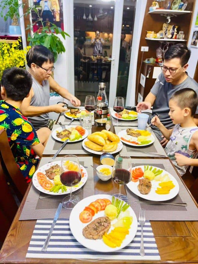 Cuộc sống đời thường giản dị BTV Hoàng Trang VTV bên chồng con 4