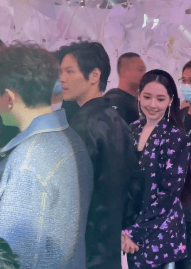 Tình tứ bên quý tử trùm mafia Hong Kong khét tiếng, 'nữ thần Cbiz' Quách Bích Đình dẹp tan nghi ngờ được cưới về chỉ để sinh con cho nhà chồng 3