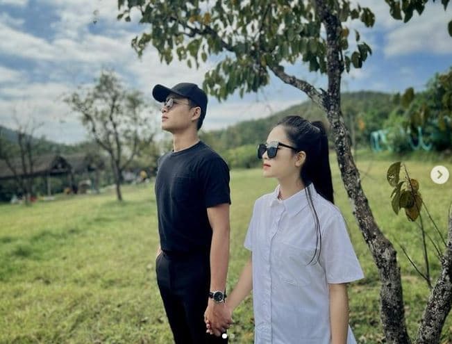 Huyền My và Anh tú  0