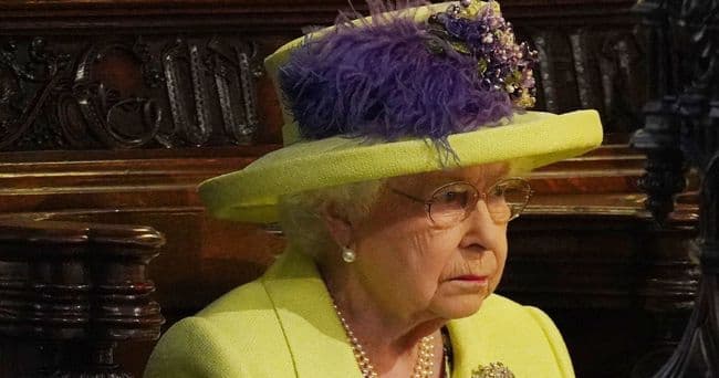Nữ hoàng Anh không biết diễn xuất: Vui vẻ ở đám cưới Kate và mặt nghiêm trọng tại đám cưới Meghan, nhưng nhìn hành động này của Meghan không ai trách được Nữ hoàng 6