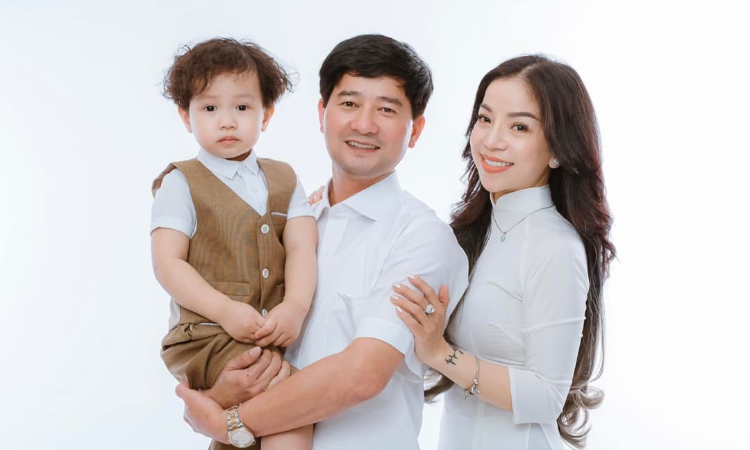 Quán quân Sao Mai điểm hẹn 2010 - ca sĩ Minh Chuyên hiếm hoi tiết lộ về đám cưới dù con trai đã gần 3 tuổi