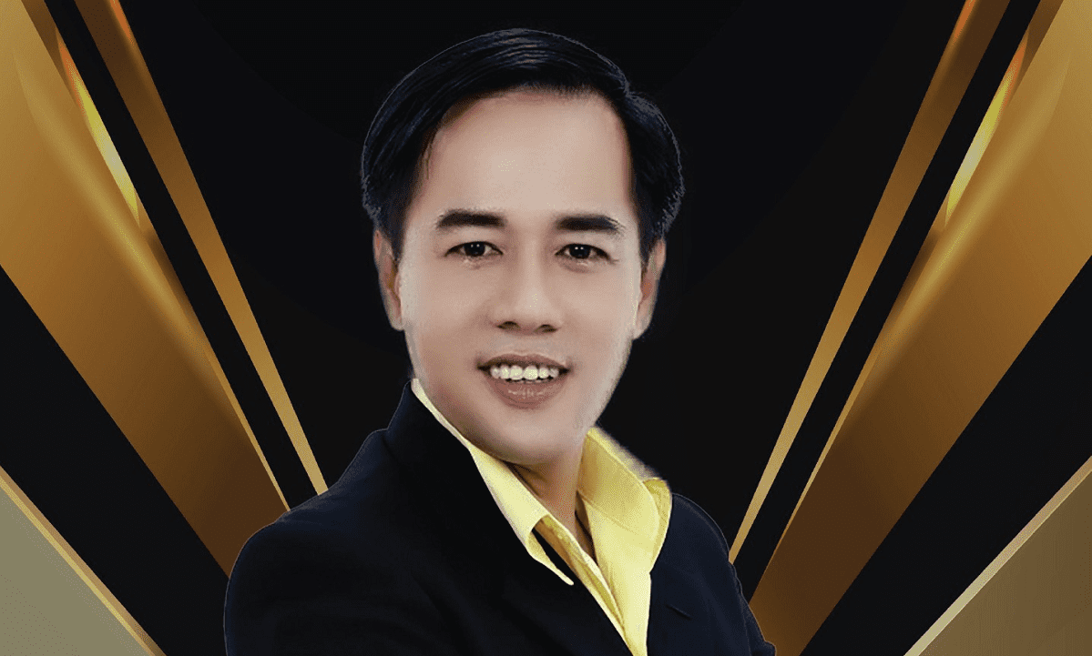 Giáo sư/ Tiến sĩ Huỳnh Văn Sơn Chủ tịch Hội đồng Ban giám khảo cuộc thi Hoa Hậu Doanh Nhân Việt Nam Quốc Tế 2022