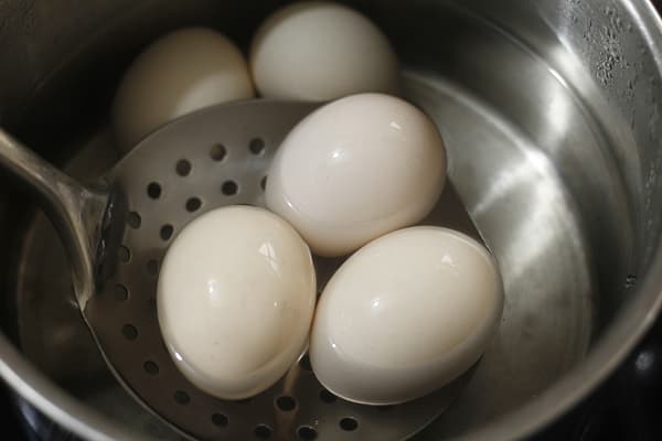 mẹo luộc trứng  1