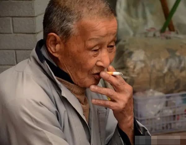 nguoi-gia2-ngoisaovn-w600-h470 3