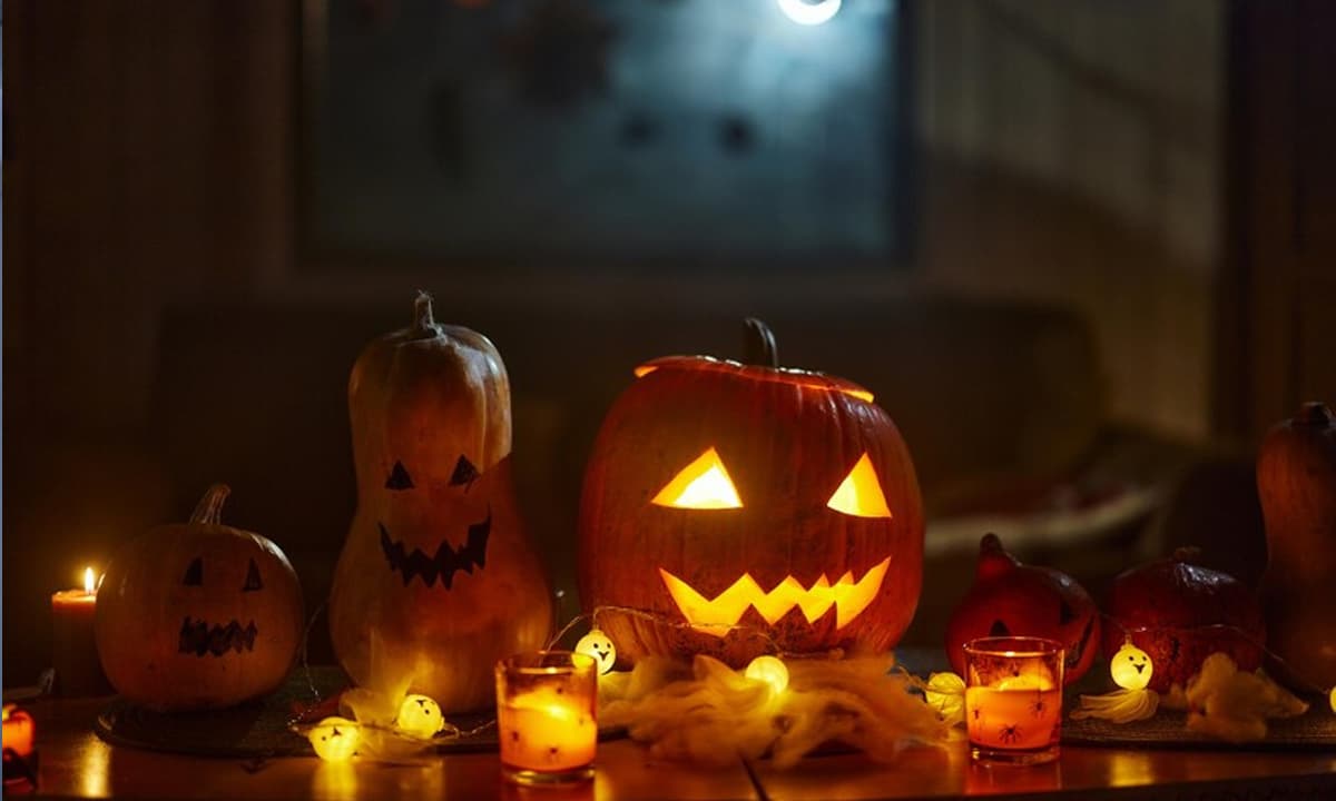 Halloween 31/10! 3 điều cấm kỵ cần lưu ý: Không bao giờ giả ma khi thắp hương, tụng kinh