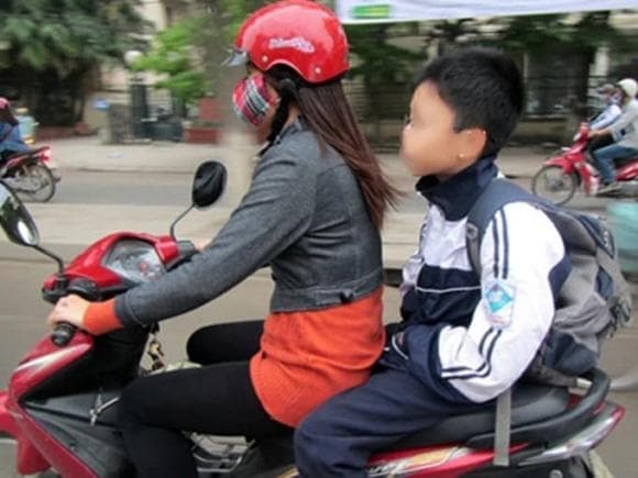 Trẻ em từ bao nhiêu tuổi buộc phải đội mũ bảo hiểm 1