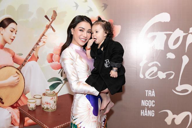 tra-ngoc-hang-va-con-gai-ngoisao.vn-w700-h467 7