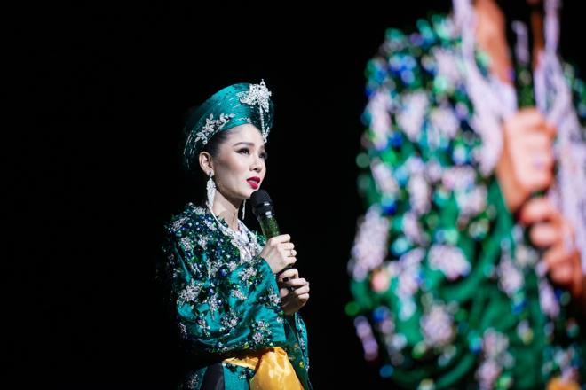 Lệ Quyên liên tục nghẹn ngào trong live show 'khủng' tại Hà Nội 1