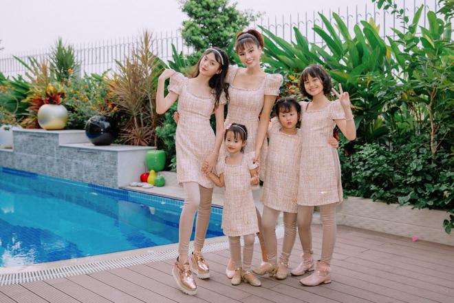Vũ Thu Phương diện đồ 'ton sur ton' với con chung con riêng, rạng rỡ chụp hình bên nhau 1