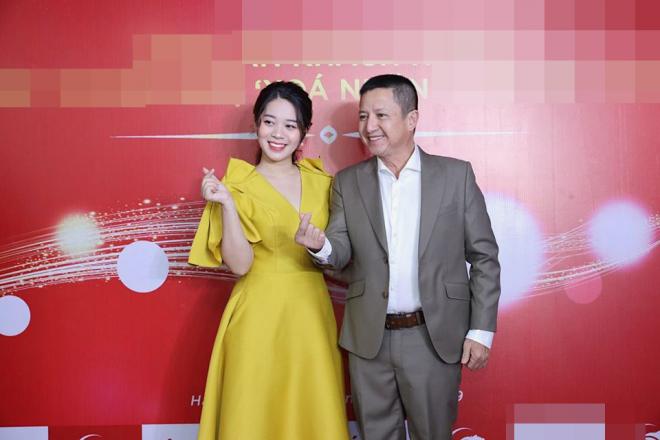 con gái của bạn gái Chí Trung 0