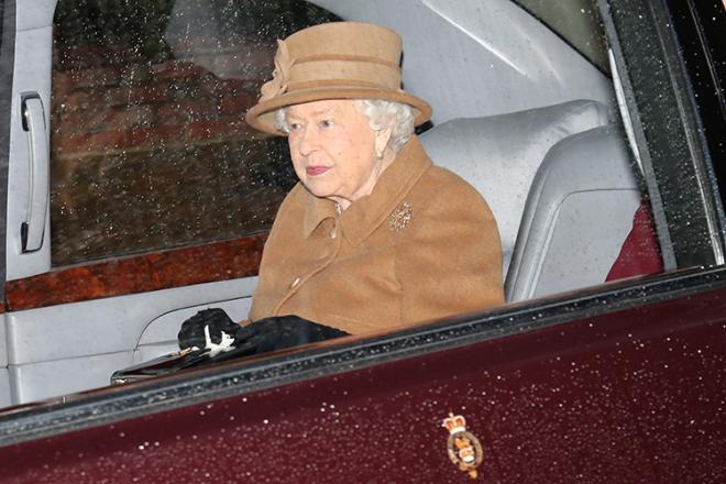 Nữ hoàng Anh họp gia đình, xuất hiện với vẻ mệt mỏi, lộ dấu hiệu bất thường cho thấy bà bị suy sụp như thế nào 0