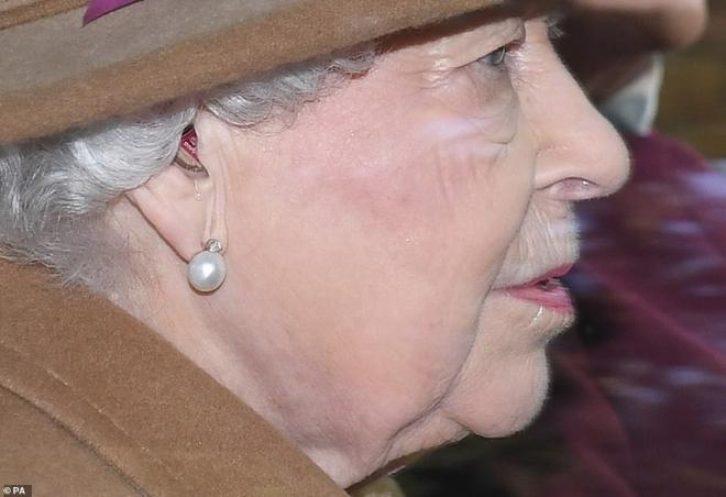 Nữ hoàng Anh họp gia đình, xuất hiện với vẻ mệt mỏi, lộ dấu hiệu bất thường cho thấy bà bị suy sụp như thế nào 2