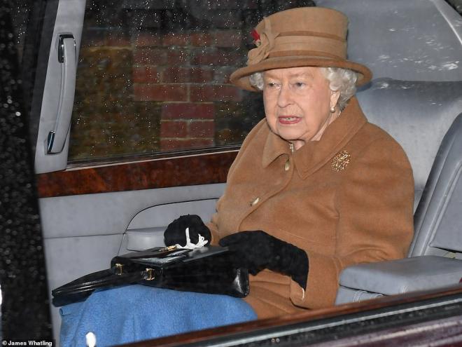 Nữ hoàng Anh họp gia đình, xuất hiện với vẻ mệt mỏi, lộ dấu hiệu bất thường cho thấy bà bị suy sụp như thế nào 3