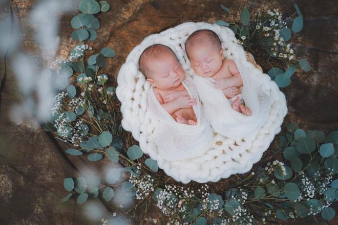 Mẹ chồng Kiều Anh chăm con 2