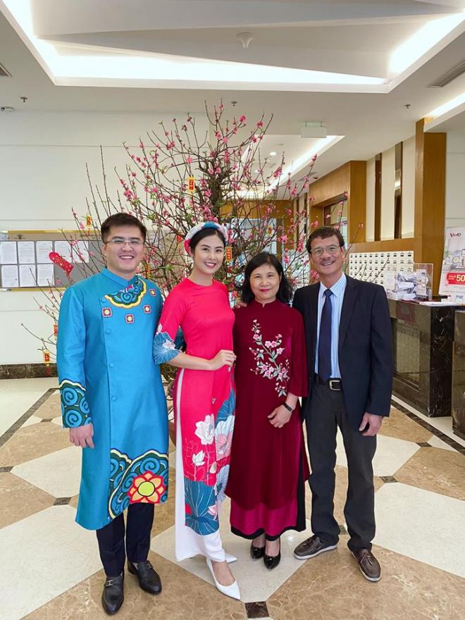 Hoa hậu Ngọc Hân chụp ảnh tình tứ bên chồng sắp cưới trong ngày đầu năm mới 5