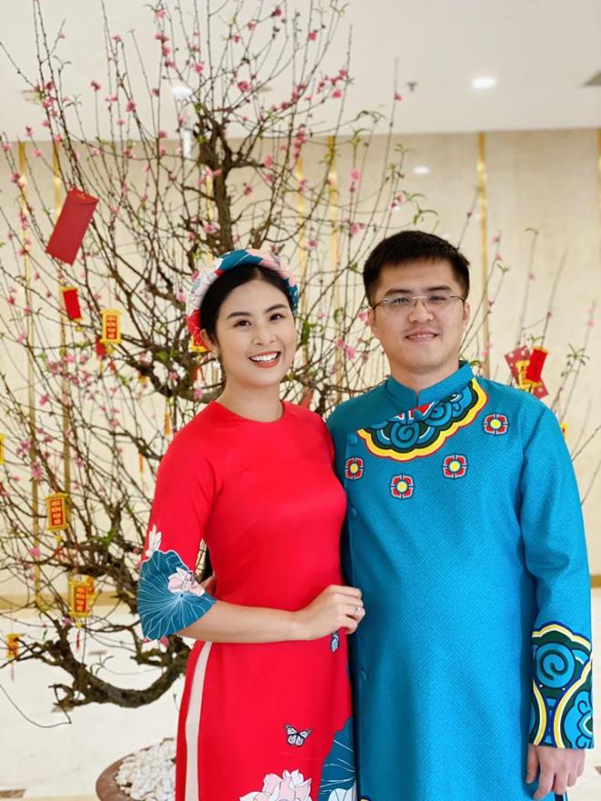 Hoa hậu Ngọc Hân chụp ảnh tình tứ bên chồng sắp cưới trong ngày đầu năm mới 1