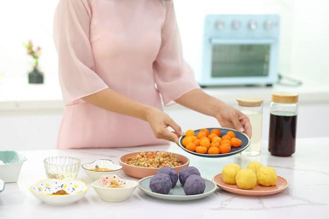 Hoa hậu Ngọc Hân làm bánh trung thu cực khéo, được mẹ và bà ngoại khen hết lời 7