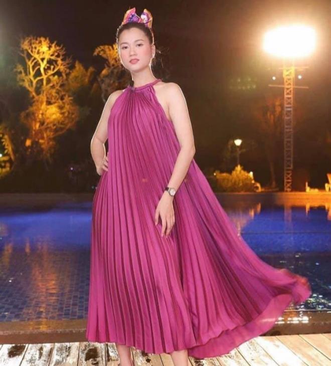 Mỹ nhân Việt mặc váy xếp ly 10