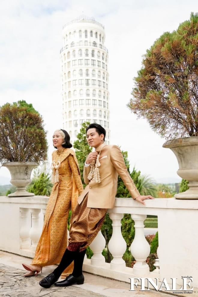 Tình cũ của Pong Nawat kết hôn với HLV The Face Men Thailand - Toni Rakkaen 10