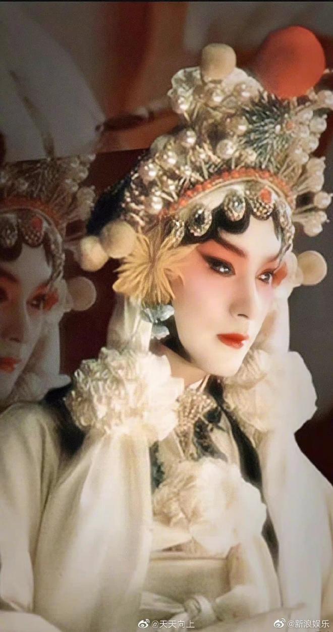 Lần đầu tiết lộ ảnh hiếm của Trương Quốc Vinh trong hóa trang Kinh kịch, nhìn vẻ đẹp này là đủ hiểu tại sao 'Bá Vương Biệt Cơ' trở thành kinh điển 1
