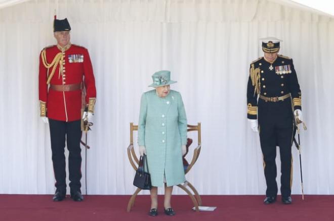 Nữ hoàng Anh mời vợ chồng Hoàng tử Harry và Meghan đến lễ diễu hành nhân dịp sinh nhật 95 tuổi, lần đầu đoàn tụ kể từ khi cháu trai 'dứt áo ra đi' 4